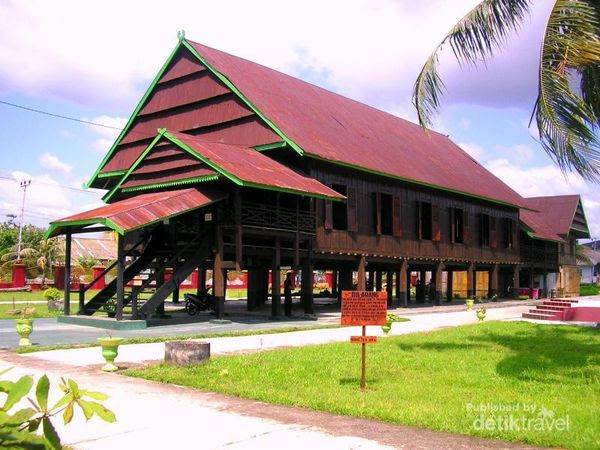 Gambar Rumah Adat Istana Kesultanan Pontianak - Wall PPX