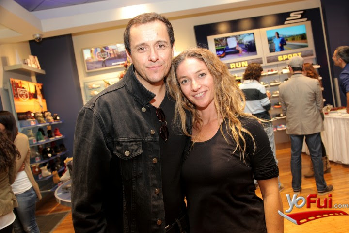 Un verdadero líder, en todo el sentido de la palabra, es mejor que un padre, que una madre, que un esposo y que una esposa, que un hijo y que una hija. Yofui Com Alvaro Morales Maria Jose Garcia En Skechers Inaugura Tienda En Mall Plaza Egana Tienda Skechers 307942