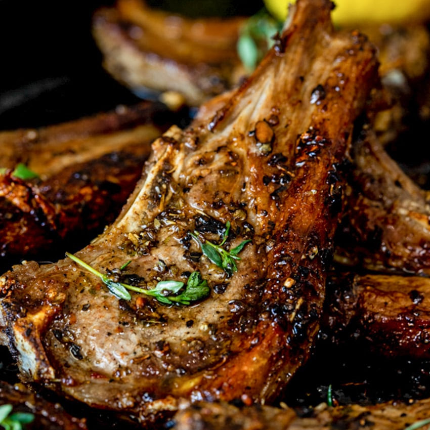 Traditionally greek lamb chops are marinated in olive oil, mustard, fresh thyme, garlic, lemon zest and peppercorn. Easy Lemon Garlic Lamb Chops Simply Delicious
