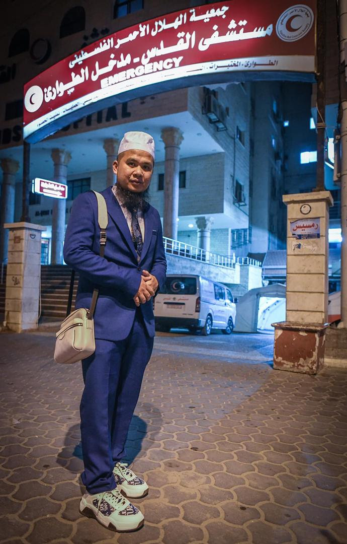 Team ustaz ebit lew ada hubungi saya untuk sampaikan sumbangan di bumi gaza. Ebit Lew Berjaya Jejak Kaki Ke Gaza Utusan Digital
