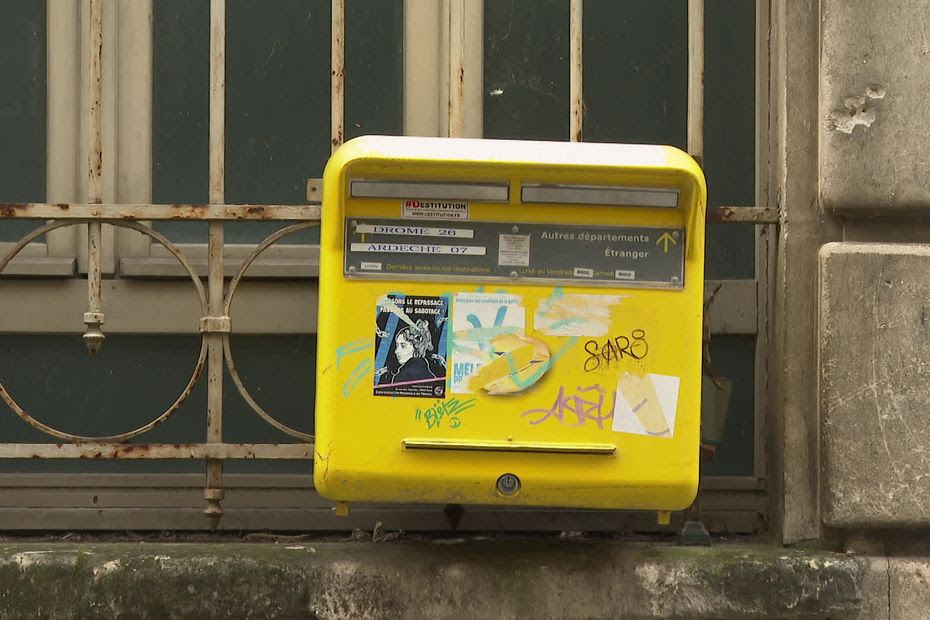 Des boîtes aux lettres jaunes retirées en Ardèche : incompréhension des habitants, la Poste assume