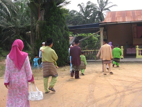 Dalam Lebaran Ada Pantun  mimbar kata