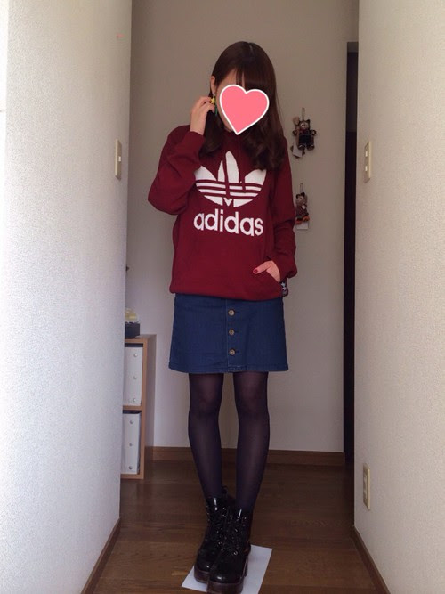 ユニークアディダス パーカー コーデ 女 人気のファッションスタイル