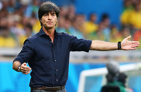 أعلن يواخيم لوف مدرب منتخب ألمانيا التشكيلة النهائية لمنتخب بلاده، وجرى استبعاد مارسيل شميلتزر وكيفين فولاند وشكودران مصطفي من القائمة النهائية وهكذا لن يذهب. Ø§Ù„ÙˆØ³Ø· Ù…Ø¯Ø±Ø¨ Ù…Ù†ØªØ®Ø¨ Ø£Ù„Ù…Ø§Ù†ÙŠØ§ ÙŠÙ‚Ø¯Ù… Ø®Ø·Ø© Ø¥ØµÙ„Ø§Ø­ Ø¨Ø¹Ø¯ ÙØ´Ù„ Ù…ÙˆÙ†Ø¯ÙŠØ§Ù„ Ø±ÙˆØ³ÙŠØ§