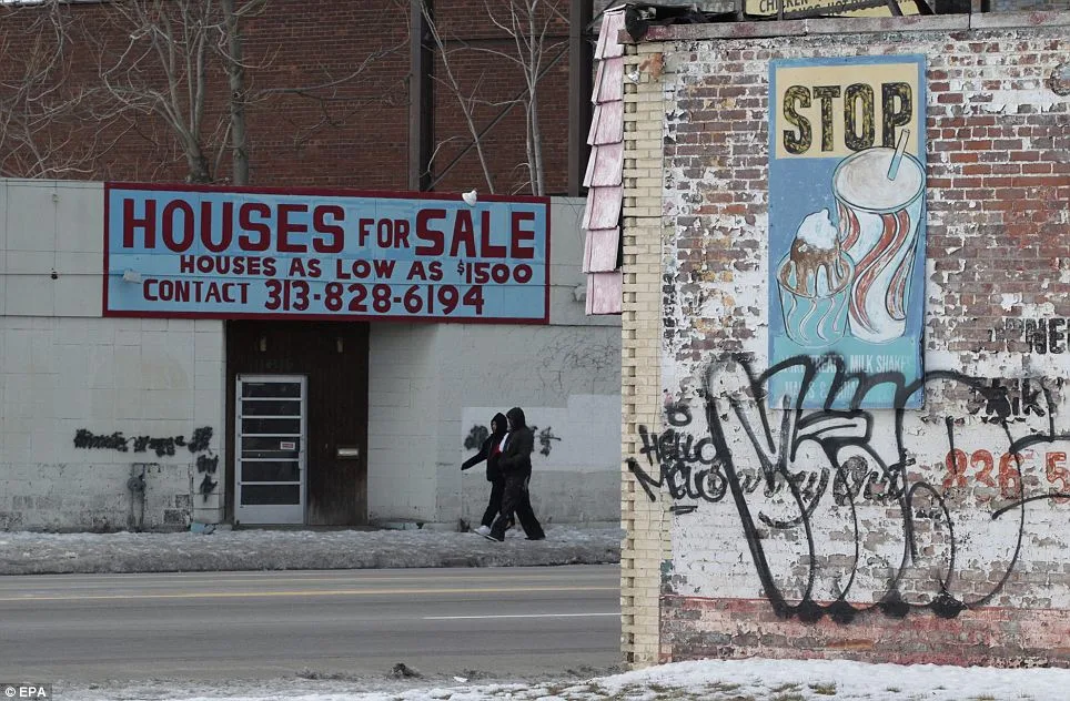 Broken: A building on Grand River Avenue ad house for sale for $ 1,500