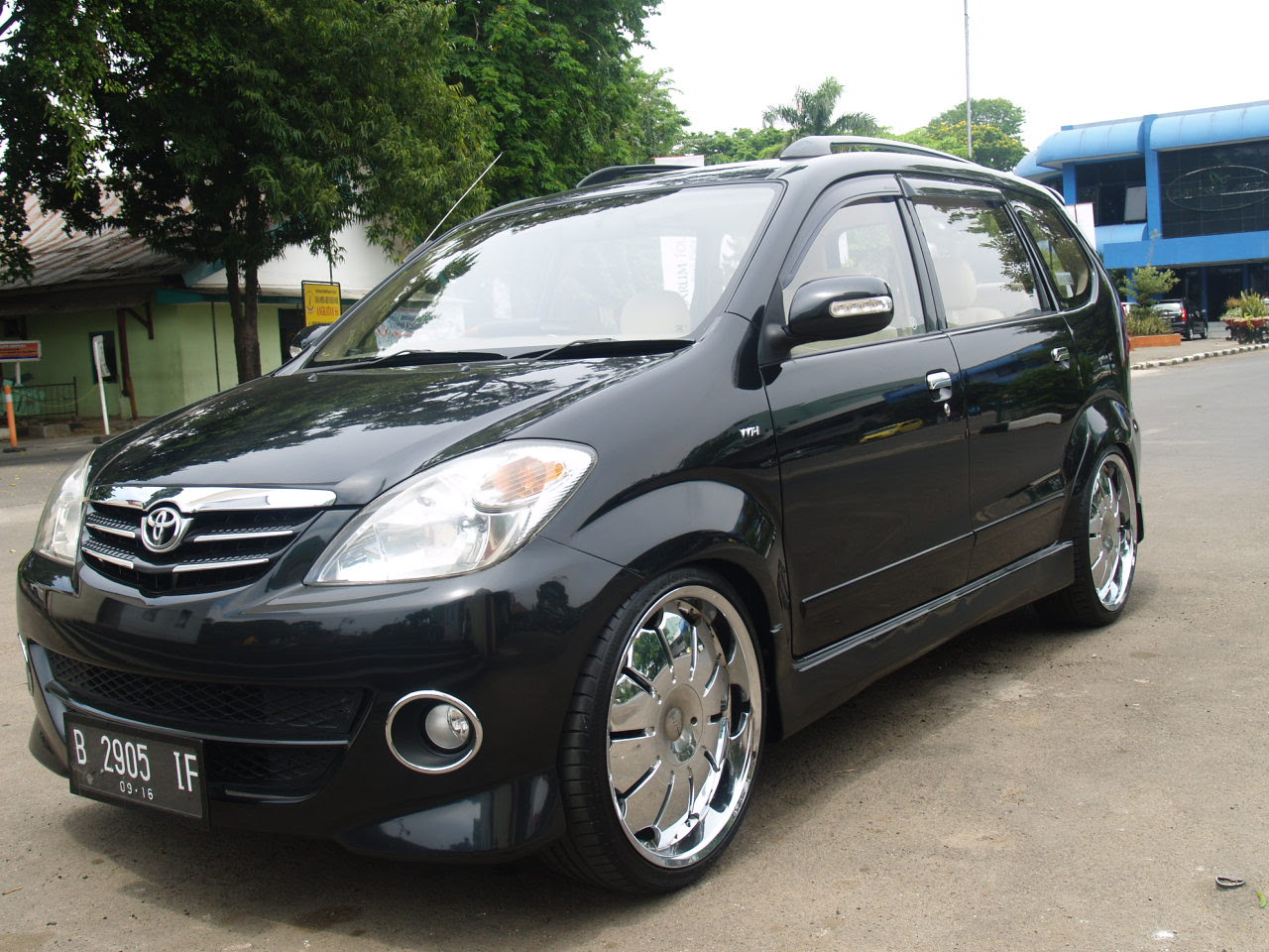 Koleksi Modif Mobil Avanza Warna Hitam Ragam Modifikasi