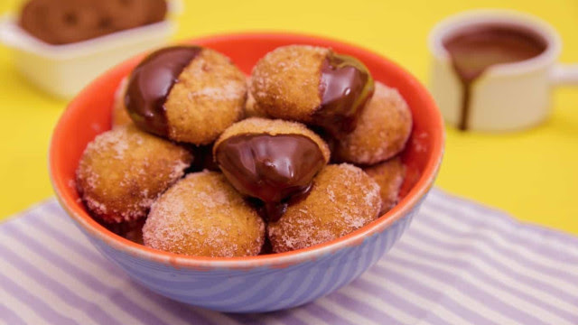 Receita: Bolinho de Chuva de Biscoito com Creme de Avelã