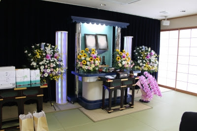 すべての美しい花の画像 新着1 周忌 一 周忌 祭壇 飾り 方