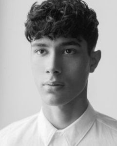 Pose de faux locks + coupe homme prestation coiffure réalisée par les experts cfp ! Le Grand Retour Des Boucles Au Feminin Et Au Masculin Visagis