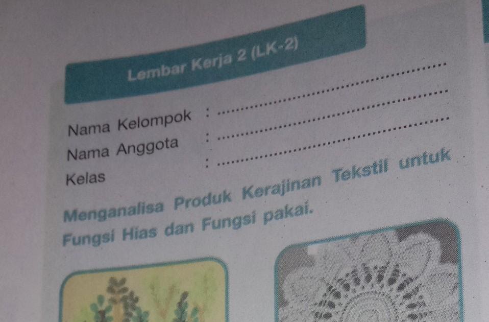 Menganalisa Produk  Kerajinan  Tekstil Untuk Fungsi  Hias  Dan  