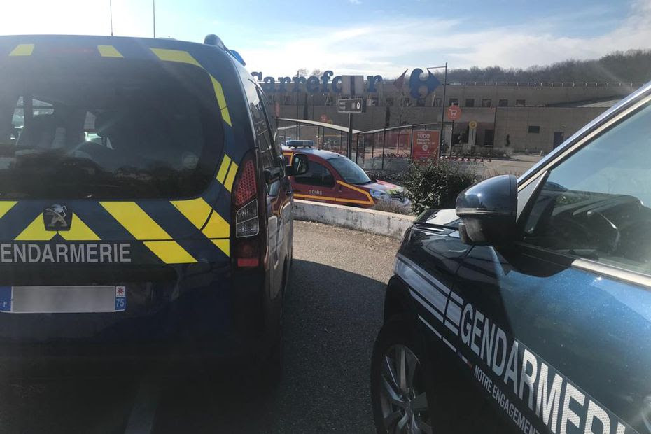 Fausse alerte à la bombe au Carrefour de Francheville : le centre commercial bouclé jusqu'à midi