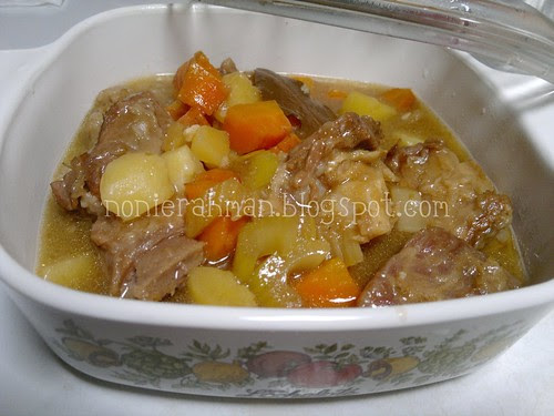 .::my lifE & my loveS::.: ~stew daging~