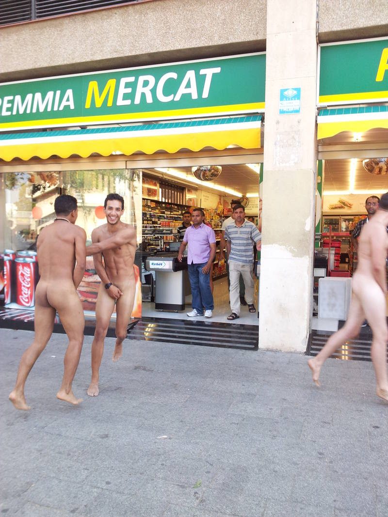  Turistas en el centro de Barcelona  