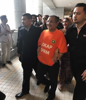 You may find the address of tan sri mohd isa bin abdul samad 's office or service center here. Macc Seeks To Have Isa Samad Remanded Over Probe Borneo Post Online