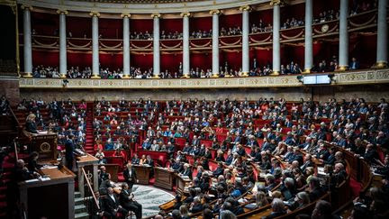 IVG : les députés adoptent largement l'inscription dans la Constitution de la 'liberté garantie' d'avorter, le texte transmis au Sénat