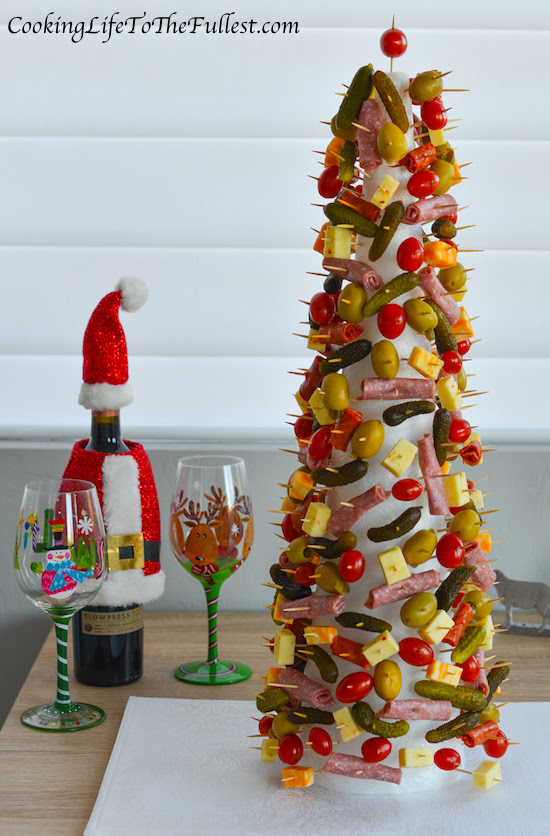 Festive guacamole appetizers for ages, my brother's family and i have gotten together on christmas eve, and we always eat christmas snacks while we open our presents. Appetizer Christmas Tree Cooking Life To The Fullest