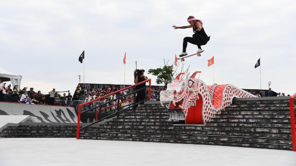 Letícia bufoni e silva is a brazilian professional street skateboarder. Leticia Bufoni Wins Women S Skateboard Street Gold