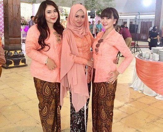 22+ Model Atasan Brokat Untuk Orang Gemuk Terbaru