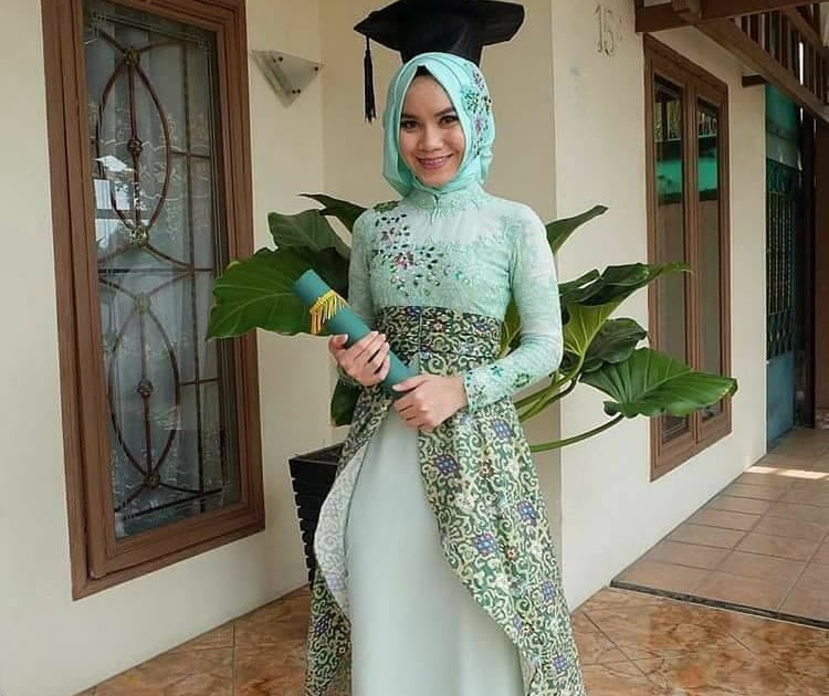  Baju  Untuk Wisuda Namanya  Apa  BAJUKU