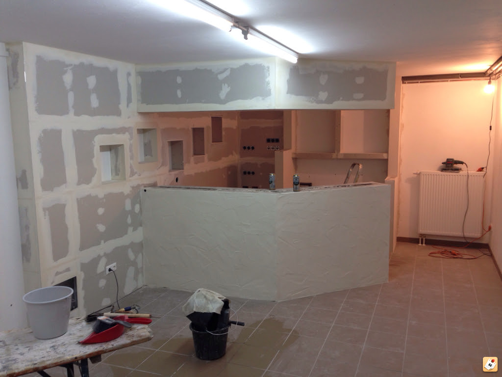 ᐅ bar aus paletten selber bauen palettenbar diy palettenmobel. Kuche Tresen Selber Bauen Caseconrad Com