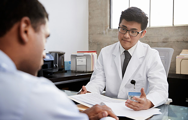 A doctor consulting with a male patient.