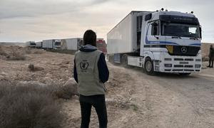 Un convoy de ayuda alimentaria humanitaria se dirige de Jordania a Gaza 