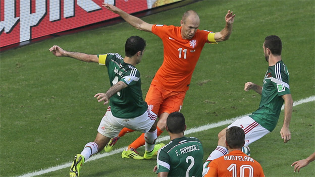 La selección de Holanda clasificó a los cuartos de final del Mundial Brasil 2014. (AP)