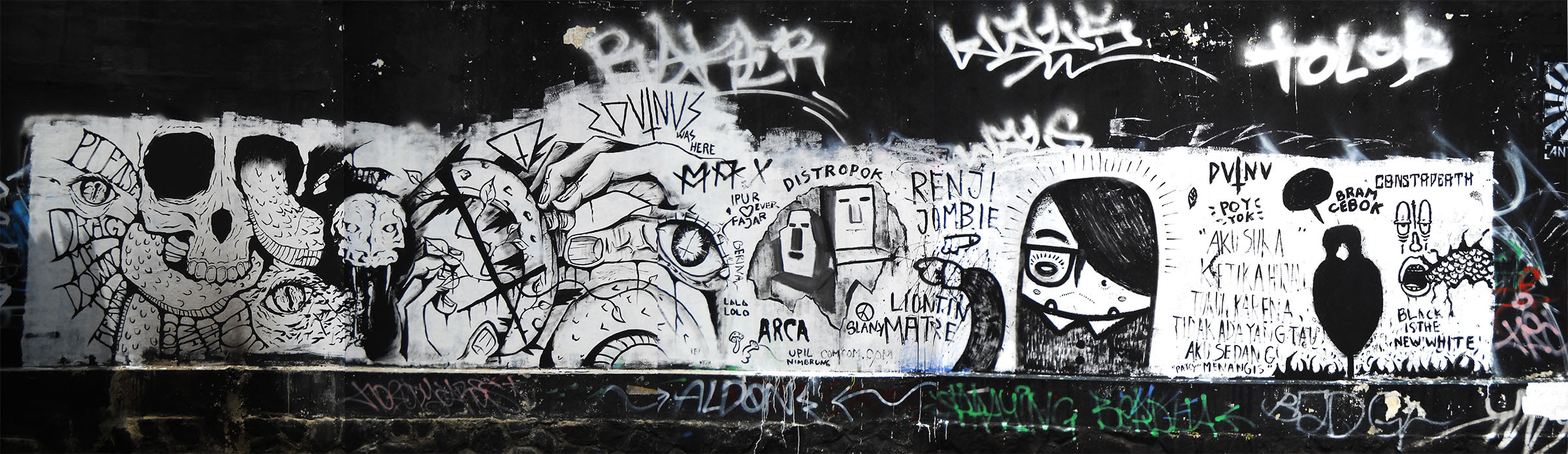  Gambar  Grafiti Gedung Hitam  Putih  Sobgrafiti