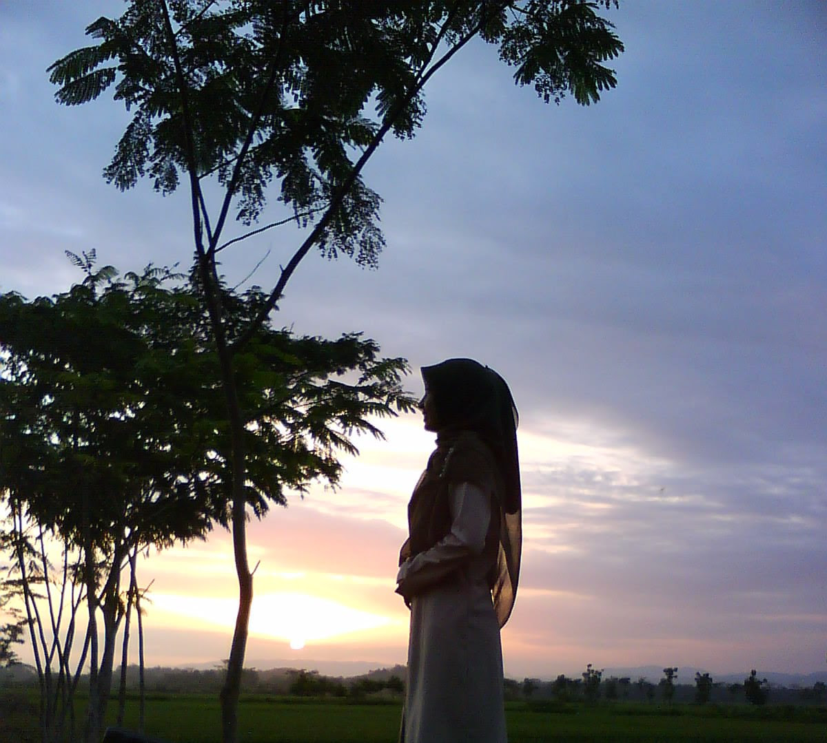 Foto Kartun Wanita Menangis Sedih