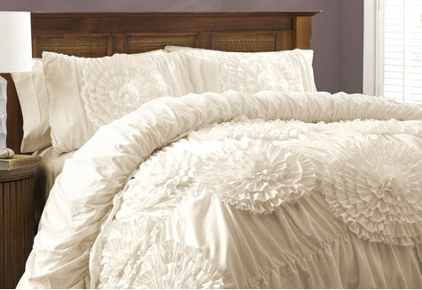 Bedding in Crisp Neutral Colors