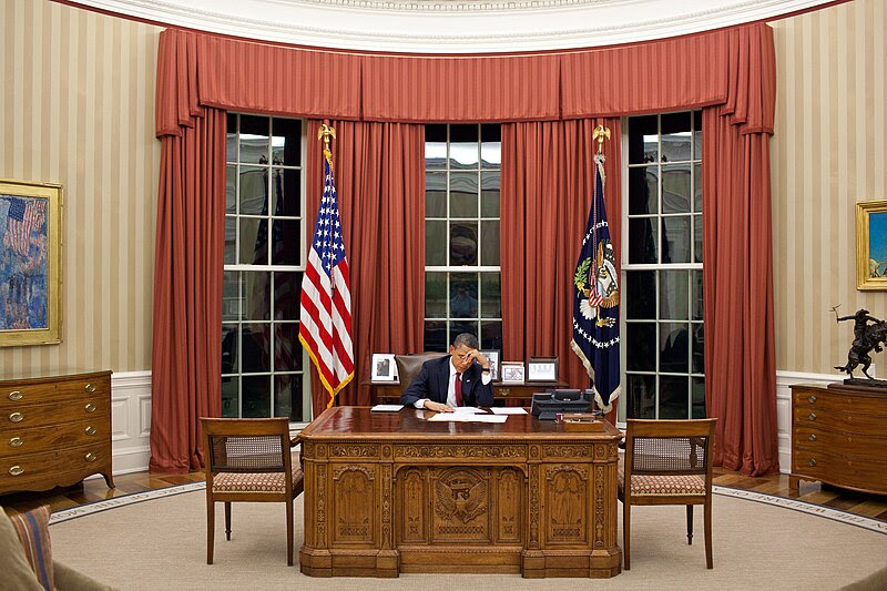 File:Obama edits speech before announcing death of Osama bin Laden.jpg