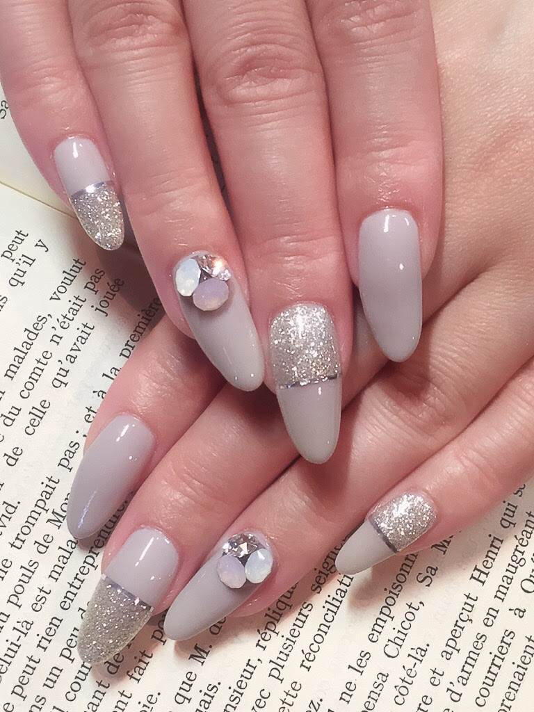 モノトーン ネイル 冬 かっこいい