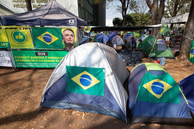 Bolsonaro dá um passo atrás para debelar crise que ele mesmo criou