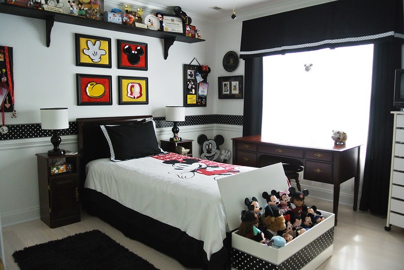 Victoria on Vacation: My Mickey Mouse Bedroom