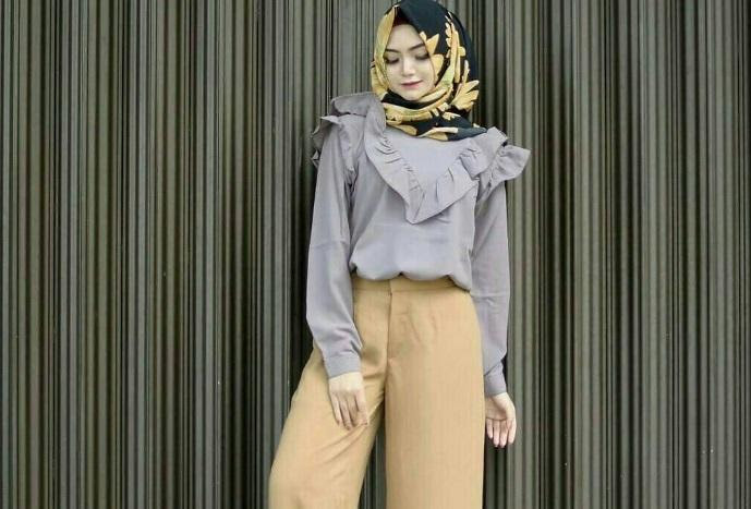 Baju Yang Cocok Untuk Celana  Kulot  Biru Dongker 