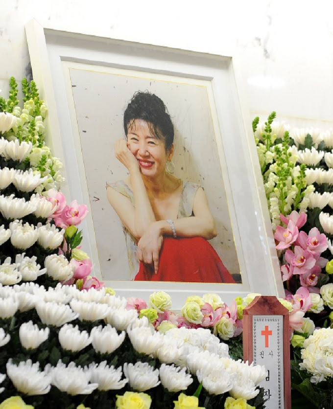 コーヒー プリンス 死去 人気のある画像を投稿する