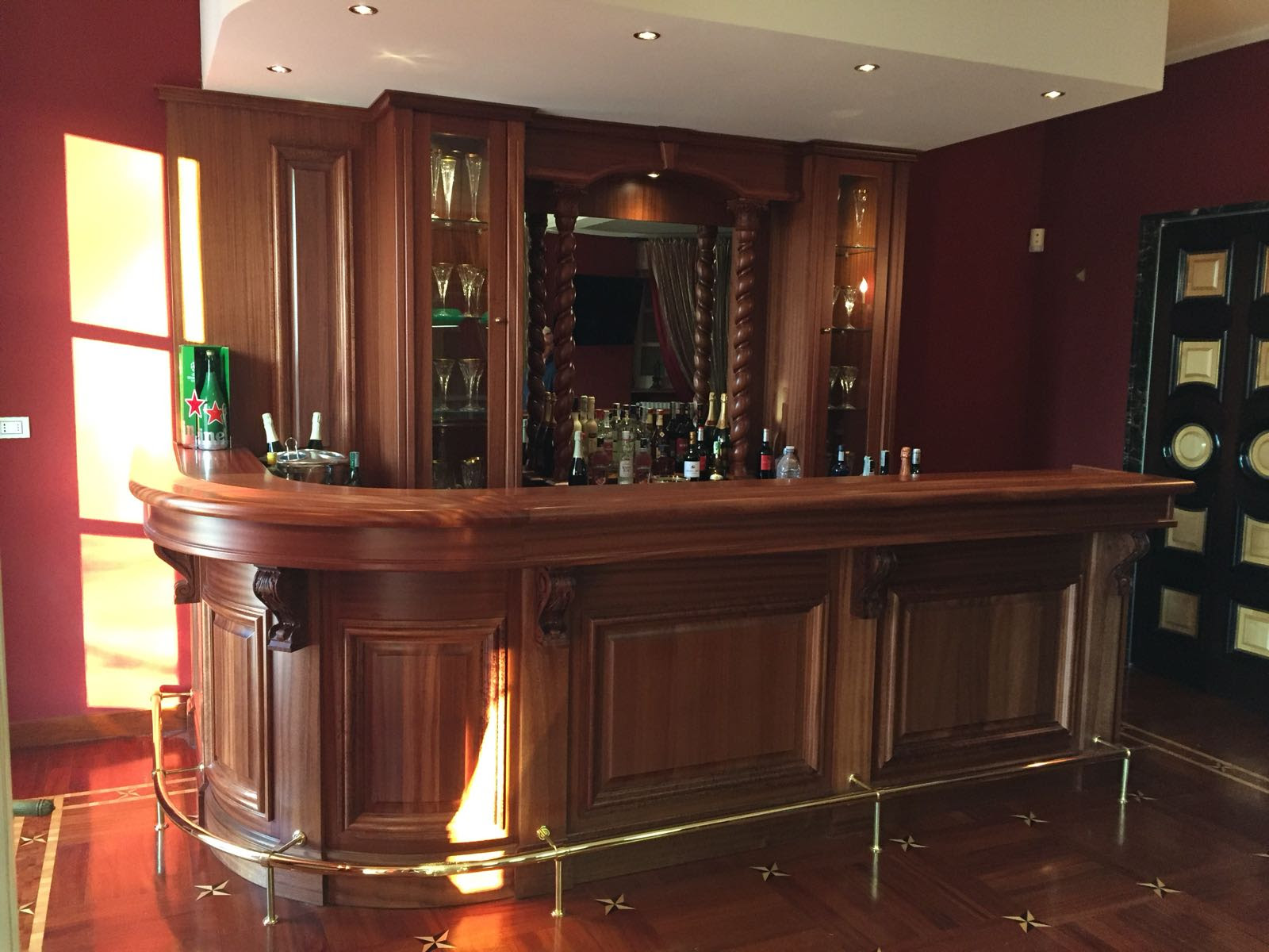 Arredo classico con angolo bar Roma 