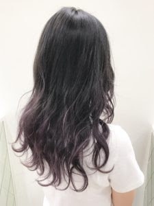 ラブリー グラデーションカラー ピンク 暗め 美しいネイルトレンド