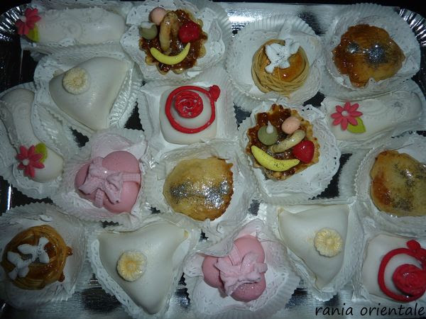 Plateaux De Gateaux Pour Les Gateaux De Mariage