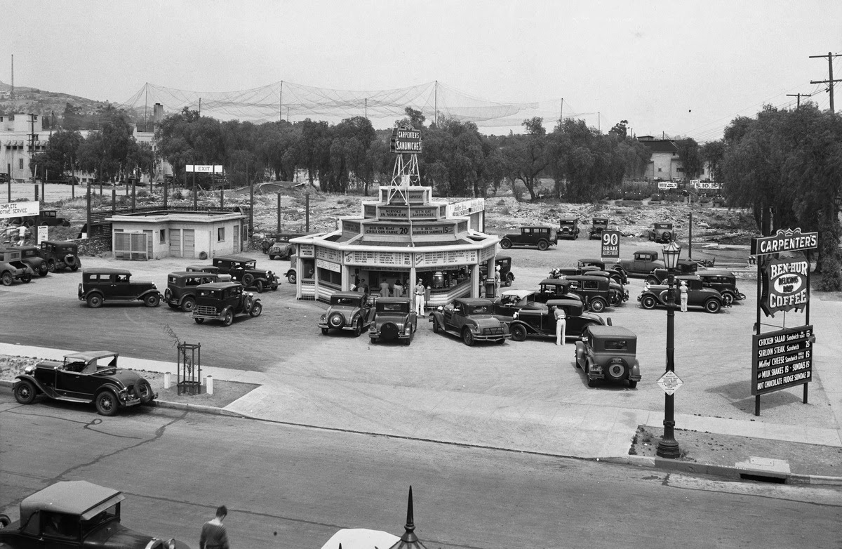 Drive-In
                                                          restaurant on
                                                          West Sunset
                                                          Boulevarde,
                                                          Los
                                                          Angelesben,1932