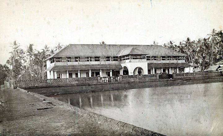 Mission trade house and Mananchira (man-made freshwater lake) 1850