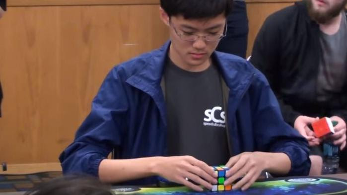 VIDEO. Un Coréen bat le record du monde de Rubik's Cube... en moins de 5 secondes