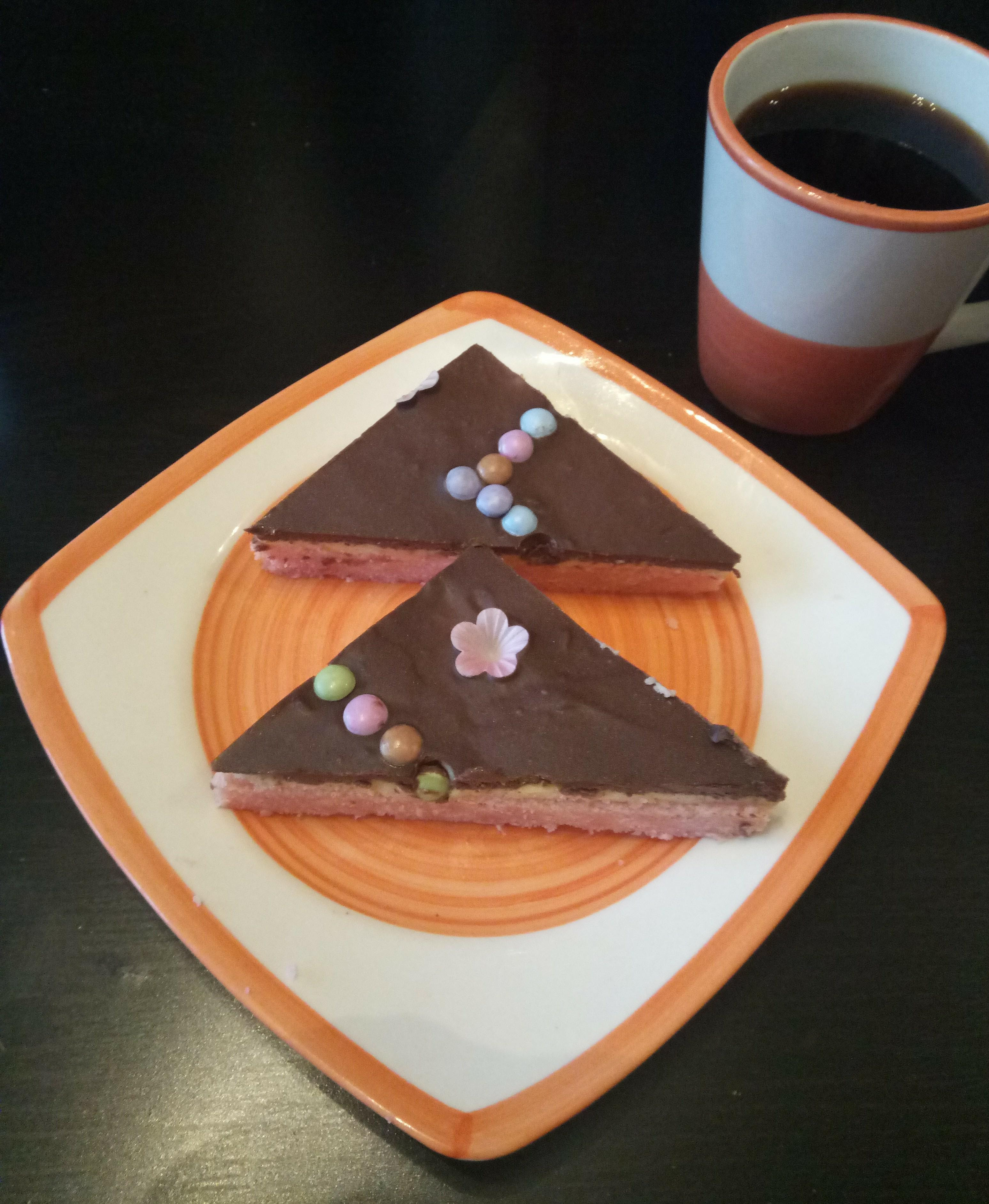 Restliches wasser aufkochen, vom herd nehmen und angerührtes pulver zufügen. Rote Grutze Kuchen Kochbuch Leser Und Mehr