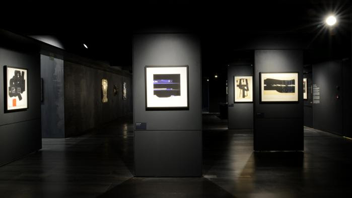 Chemins de traverse : plongée dans l'outrenoir au musée Soulages