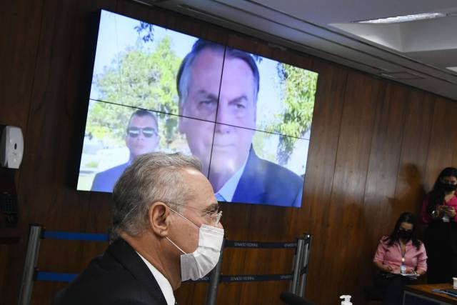 Bolsonaro, entre crime contra a humanidade e charlatanismo na CPI da Pandemia