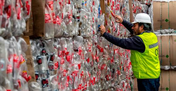 Statiegeld op plastic flesjes: de industrie had het plan liever tegenhouden