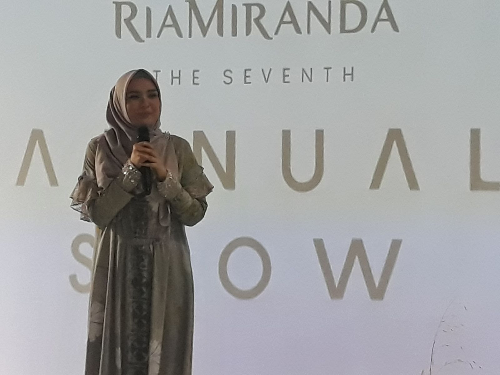 Gaji Di Ria Busana / Jual Gamis Busana Muslim Anak Katun Jepang La Bella ... - Ingin tau pasaran ...