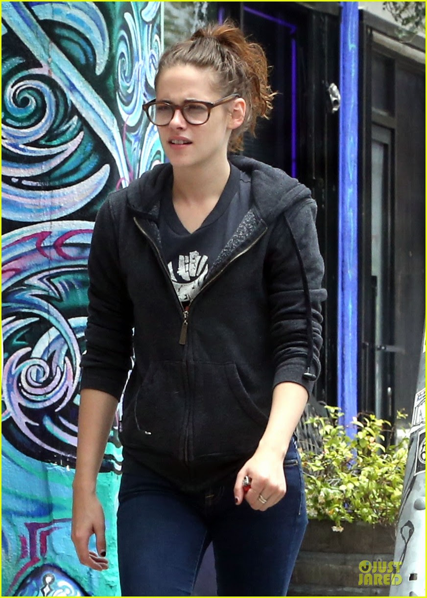The aspiring performer started out unleashing his own singles on youtube and soundcloud. Kristen Stewart Haircut At Rudy S Barbershop Photo 2887054 Kristen Stewart Pictures Just Jared