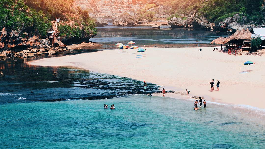 Info Wisata Pantai Bandulu - Lembah Hijau Bandulu ...