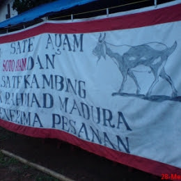 Sate dapat ditemukan di berbagai negara bagian di malaysia, baik di rumah makan maupun di kedai pinggir jalan, pedagang sate menjual dagangannya di pusat jajan ataupun di pasar malam. Menikmati Sate Ayam Dan Kambing Madura Ala Bang Rahmad Di Jepara Kompasiana Com
